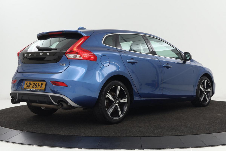 Volvo V40 2.0 T4 Business Sport | Stoelverwarming | Full LED | Leder/Alcantara | Sportstoelen | Navigatie | Climate control | R-design