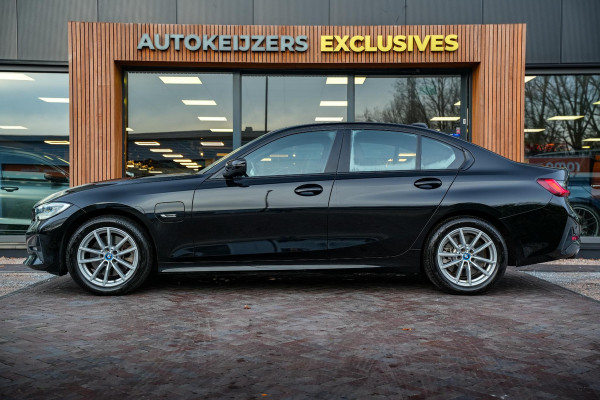 BMW 3-serie 320e Business Edition Plus Keyless Leder Stoelverw. DAB+ PDC LED 17”LM