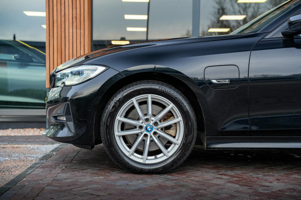 BMW 3-serie 320e Business Edition Plus Keyless Leder Stoelverw. DAB+ PDC LED 17”LM