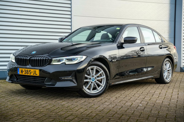 BMW 3-serie 320e Business Edition Plus Keyless Leder Stoelverw. DAB+ PDC LED 17”LM