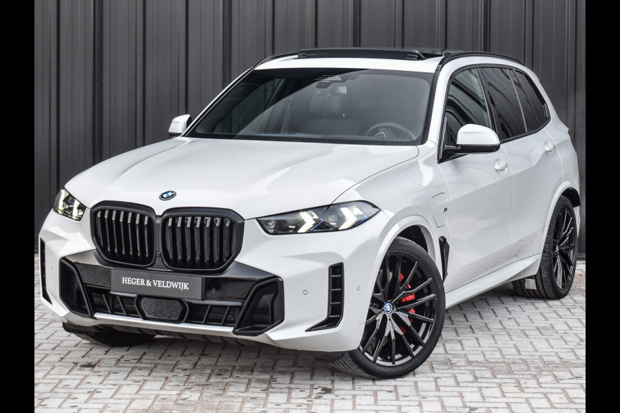 BMW X5 xDrive50e | LUCHTVERING | SHADOW-LINE | COMFORT ACCESS | TREKHAAK | M-SPORT BRAKE | PANORAMADAK | CARBON FIBRE INLEG | AMBIANCE