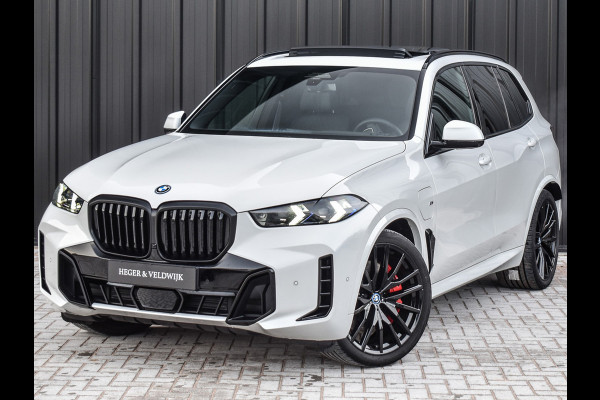 BMW X5 xDrive50e | LUCHTVERING | SHADOW-LINE | COMFORT ACCESS | TREKHAAK | M-SPORT BRAKE | PANORAMADAK | CARBON FIBRE INLEG | AMBIANCE