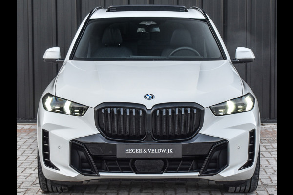 BMW X5 xDrive50e | LUCHTVERING | SHADOW-LINE | COMFORT ACCESS | TREKHAAK | M-SPORT BRAKE | PANORAMADAK | CARBON FIBRE INLEG | AMBIANCE