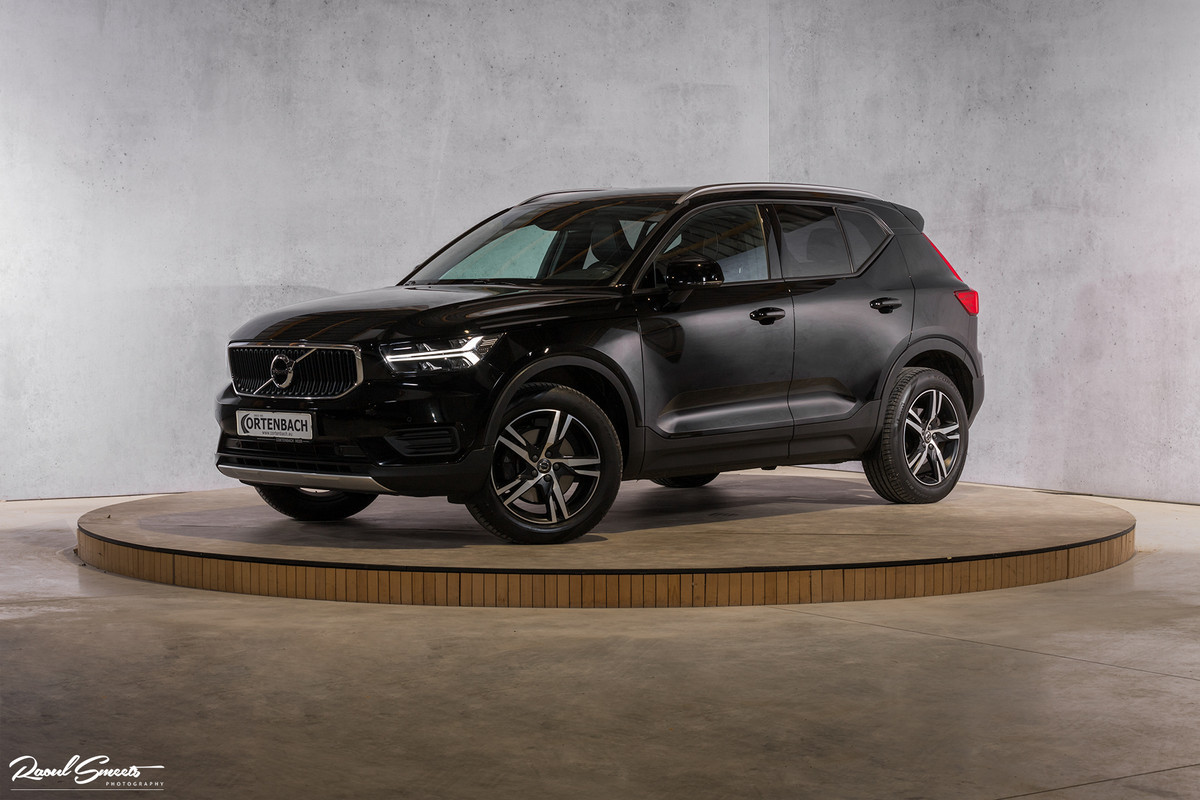 Volvo XC40 2.0 T4 Momentum | Cruise control | Harman Kardon | Zwenkbare trekhaak |