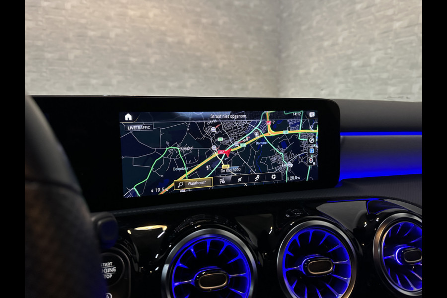 Mercedes-Benz A-Klasse 180 AMG-Line | NL-Auto | Bovag Garantie | Panorama | Widescreen | Memory | Multibeam-LED | Keyless-Go | Sfeerverlichting | Dealer onderhouden | Night-Pakket | Carplay | Stoelverwarming | Camera | Lane Assist |