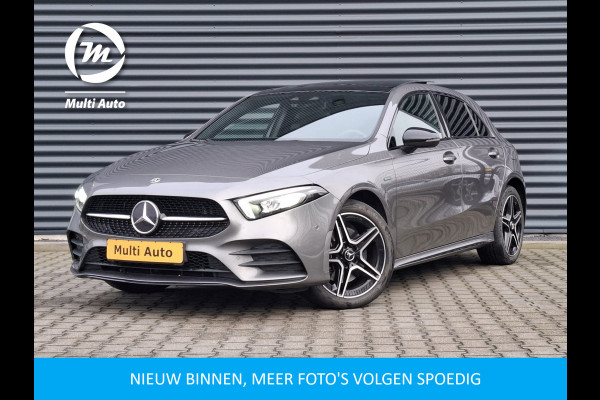 Mercedes-Benz A-Klasse 250 e AMG Night Edition Plug in Hybrid PHEV | Panodak | Alcantara Sportstoelen | Widescreen Navi | Apple Carplay | Sfeerverlichting | Camera | Stoelverwarming | DAB |