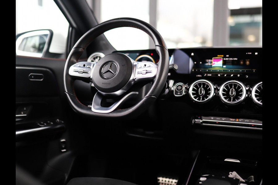 Mercedes-Benz GLA AMG 35 4MATIC | Trekhaak |  Camera | Pano | Sfeerverlichting | Stoelverw.