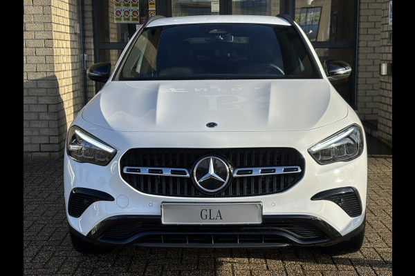 Mercedes-Benz GLA 250e Progressive Face Lift-NIGHT-CAMERA-TREKHAAK-COMPLEET