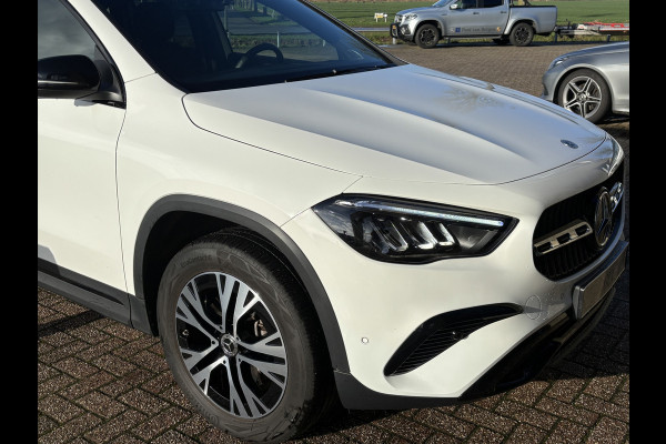 Mercedes-Benz GLA 250e Progressive Face Lift-NIGHT-CAMERA-TREKHAAK-COMPLEET