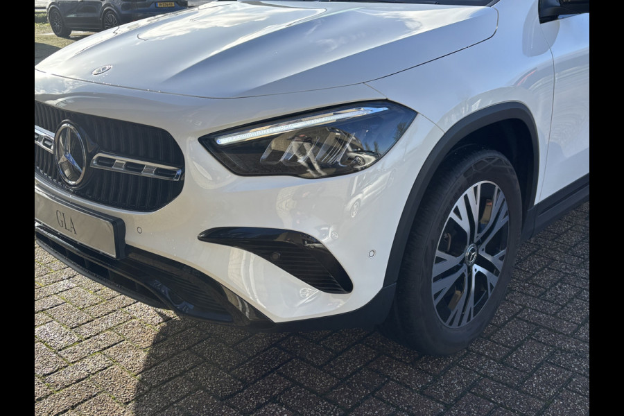 Mercedes-Benz GLA 250e Progressive Face Lift-NIGHT-CAMERA-TREKHAAK-COMPLEET