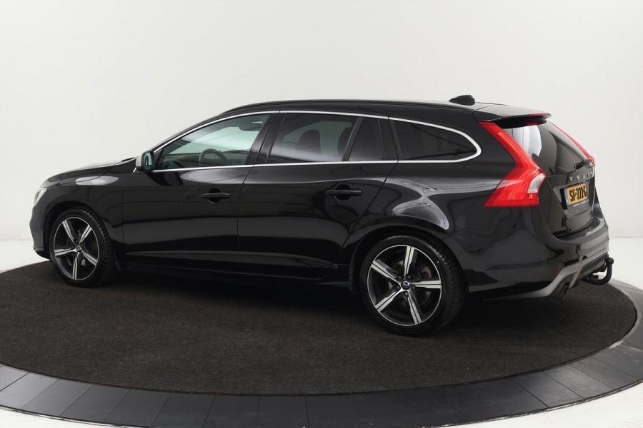 Volvo V60 2.0 D3 R-Design | Stoel & stuurverwarming | Adaptive cruise | Camera | Keyless | Xenon | Achterbankverwarming | Navigatie | Standkachel | Leder/Alcantara