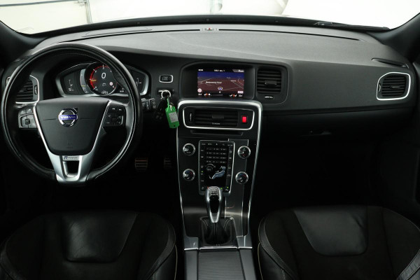 Volvo V60 2.0 D3 R-Design | Stoel & stuurverwarming | Adaptive cruise | Camera | Keyless | Xenon | Achterbankverwarming | Navigatie | Standkachel | Leder/Alcantara