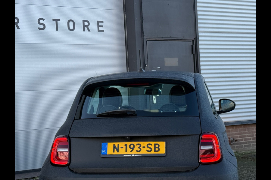 Fiat 500 500e Icon 42 kWh Navi Camera Apple Car Lane Assist