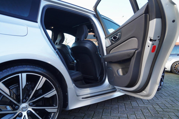 Volvo V60 2.0 T8 Twin Engine AWD | R-Design Binnen+buiten | Bowers&Wilkins | incl BTW | 360 camera | Stuurwielverwarming | Headup