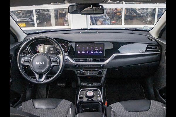 Kia e-Niro DynamicPlusLine 64 kWh | Apple Carplay/Android auto | Cruise control adaptief | Climate controle | Elektrisch schuifdak | Keyless start en entry | Full map navigatie | voorstoelen en stuur verwarmd.