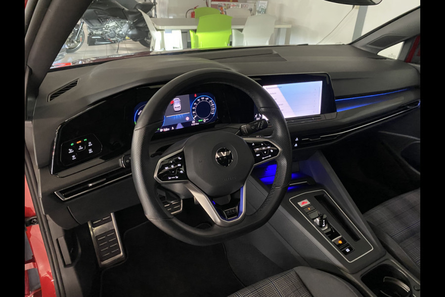 Volkswagen Golf 1.4 eHybrid GTE | Panodak | IQ- Light | virtual cockpit | Stoelverwarming voor, achter