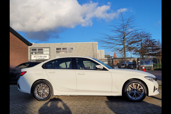 BMW 3-serie 330e Sport Line, M-stuur, VIrtual cockpit, HIFI, Leer, DAB (1e eig. NL-auto met NAP