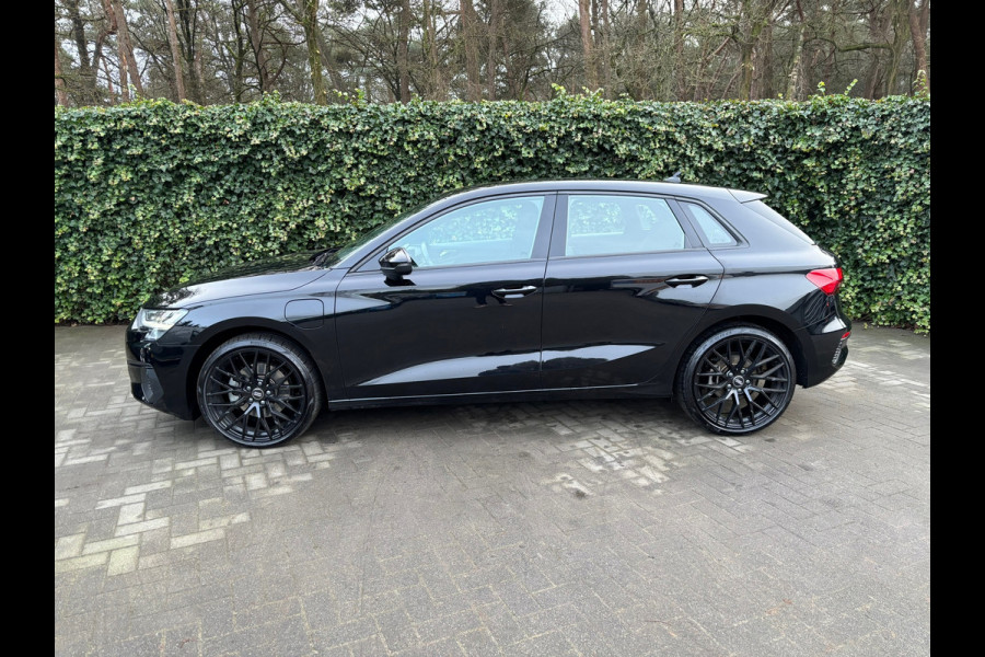 Audi A3 Sportback 40 TFSI e 204PK Business Black edition | Virtual | Soundgenerator | Front-Assist | Lane Warning | Drive-select |