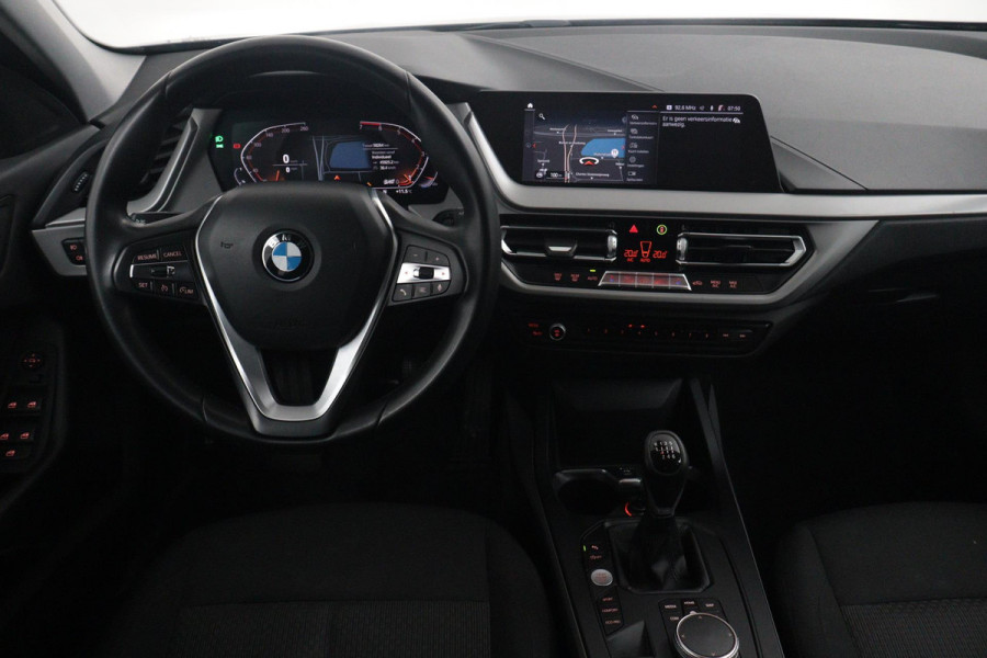 BMW 1-serie 118i Executive Edition (1e Eig, NL-auto, DealeronderH, Navi-groot, PDC V+A, Cruise Control, Etc)