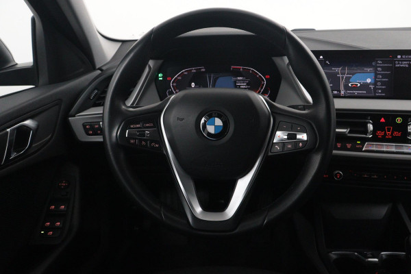 BMW 1-serie 118i Executive Edition (1e Eig, NL-auto, DealeronderH, Navi-groot, PDC V+A, Cruise Control, Etc)