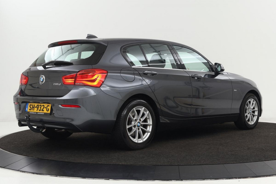 BMW 1-serie 116d Executive | Sport Line | Navigatie | Sportstoelen | Full LED | Trekhaak | Climate control | PDC | Cruise control