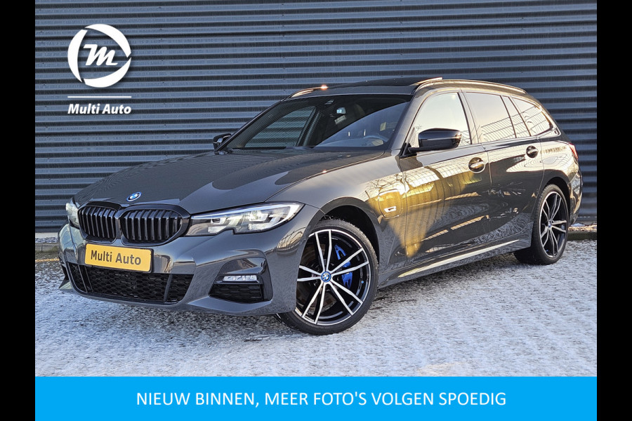 BMW 3 Serie Touring 320e M Sport Shadow Plug in Hybrid Dealer O.H Dravitgrau PHEV | Panodak | 19"L.M | Alcantara Sportstoelen Verwarmd | Apple Carplay | Sfeerverlichting | Navi Pro | DAB |