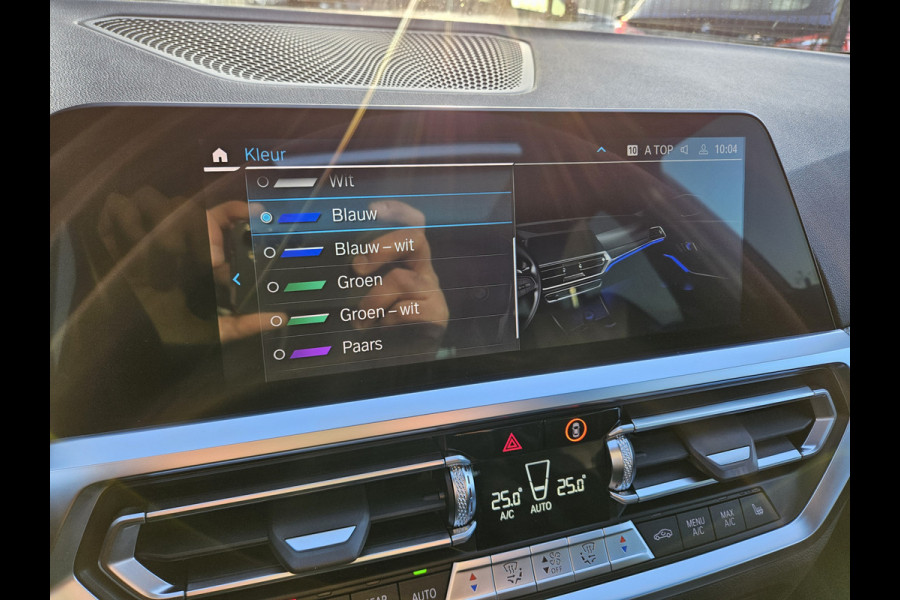 BMW 3 Serie Touring 320e M Sport Shadow Plug in Hybrid Dealer O.H Dravitgrau PHEV | Panodak | 19"L.M | Alcantara Sportstoelen Verwarmd | Apple Carplay | Sfeerverlichting | Navi Pro | DAB |