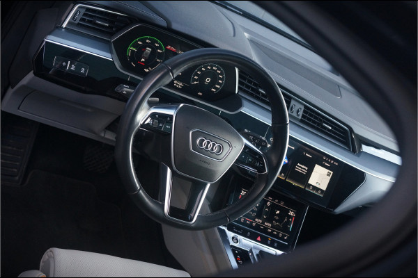 Audi e-tron 50 quattro S edition 71 kWh | S-Line | Panoramadak | Memory Seats | Trekhaak | Luchtvering | Stoelverwarming | Stoelkoeling | Cruise Control | Camera | Keyless | Matrix LED | Leder |