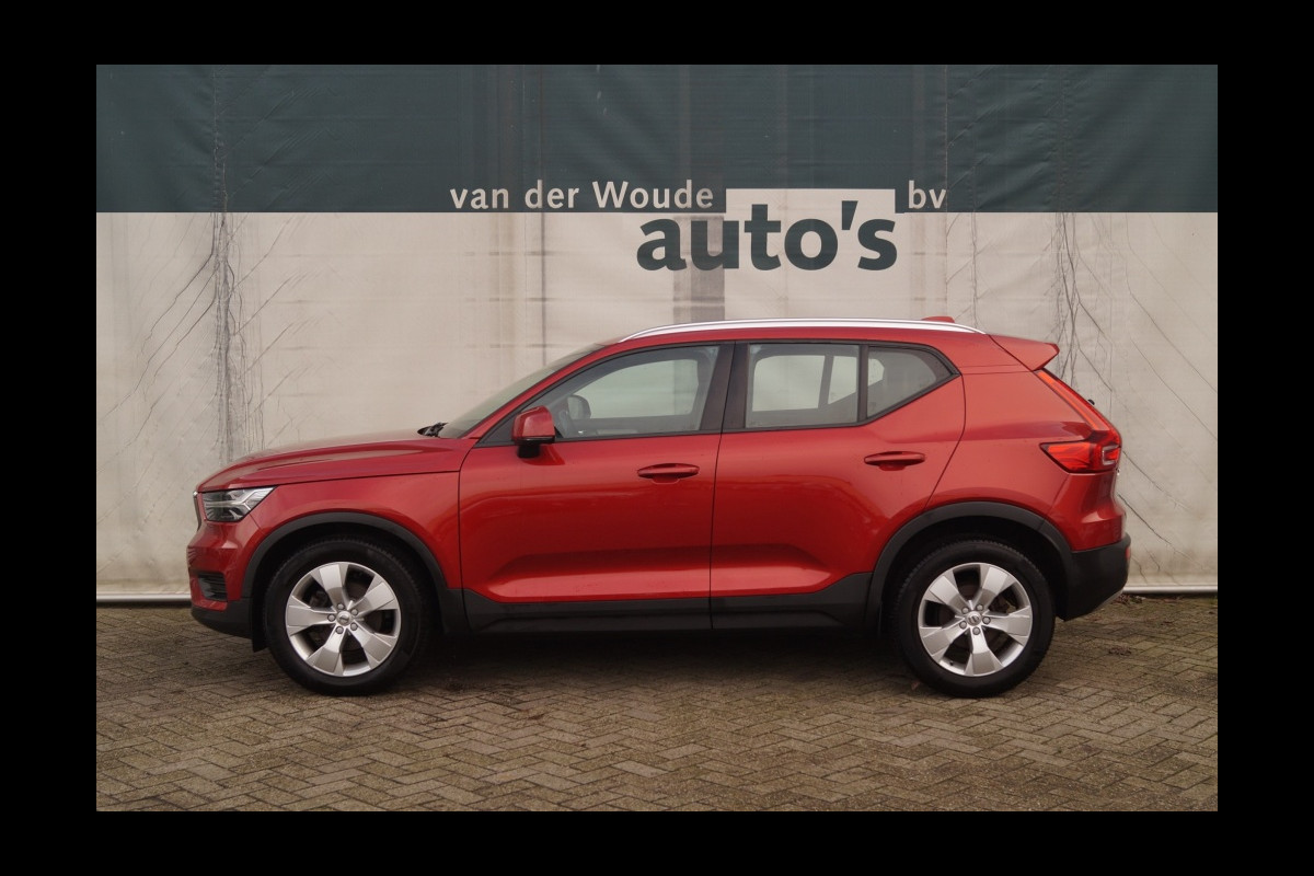 Volvo XC40 1.5 T3 Momentum Pro -NAVI-ECC-PDC-