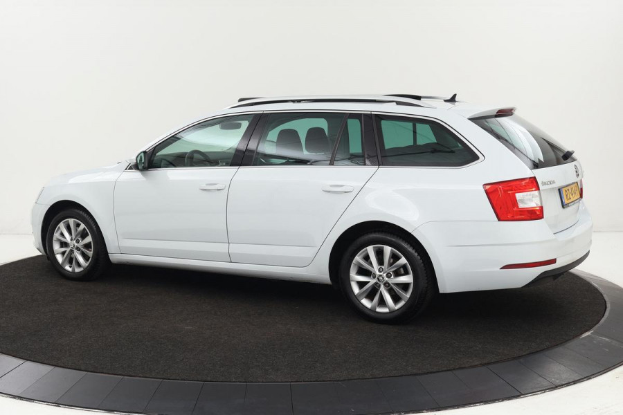 Škoda Octavia 1.0 TSI Ambition | Panoramadak | Trekhaak | Stoelverwarming | Camera | Carplay | Navigatie | PDC | Climate control | Cruise control