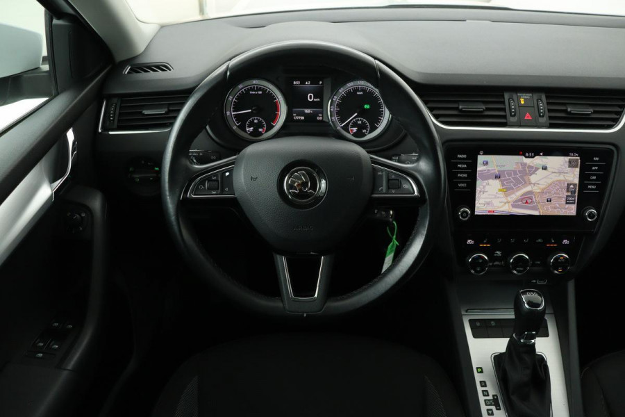 Škoda Octavia 1.0 TSI Ambition | Panoramadak | Trekhaak | Stoelverwarming | Camera | Carplay | Navigatie | PDC | Climate control | Cruise control