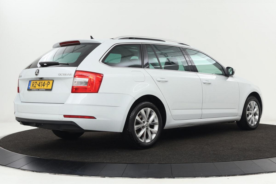 Škoda Octavia 1.0 TSI Ambition | Panoramadak | Trekhaak | Stoelverwarming | Camera | Carplay | Navigatie | PDC | Climate control | Cruise control