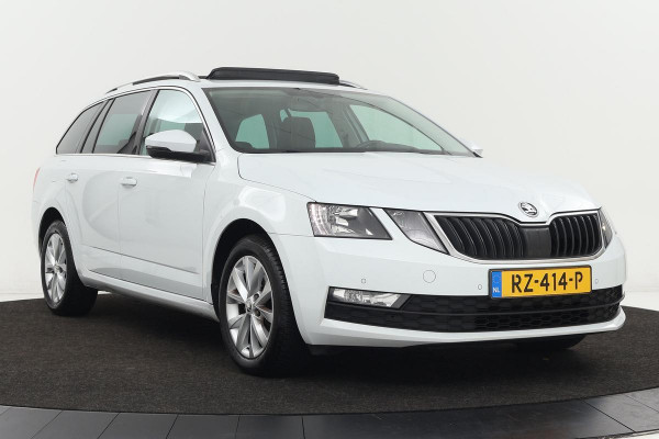 Škoda Octavia 1.0 TSI Ambition | Panoramadak | Trekhaak | Stoelverwarming | Camera | Carplay | Navigatie | PDC | Climate control | Cruise control