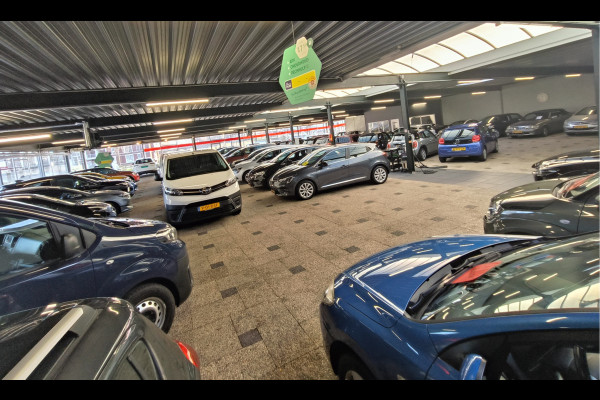 Kia Venga 1.4 CVVT Edition + Panoramadak + trekhaak Rijklaar + 12 maanden Bovag-garantie Henk Jongen Auto's in Helmond,  al 50 jaar service zoals 't hoort!