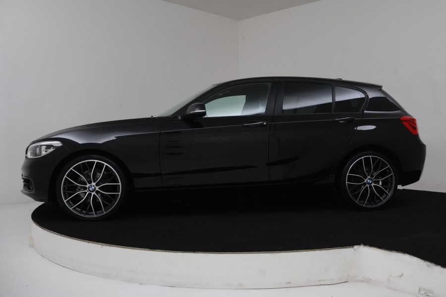 BMW 1-serie 118i Corporate Lease Executive Automaat (NAVIGATIE, PARKEERSENSOREN, CRUISE, CLIMATE, NL-AUTO, GOED ONDERHOUDEN)