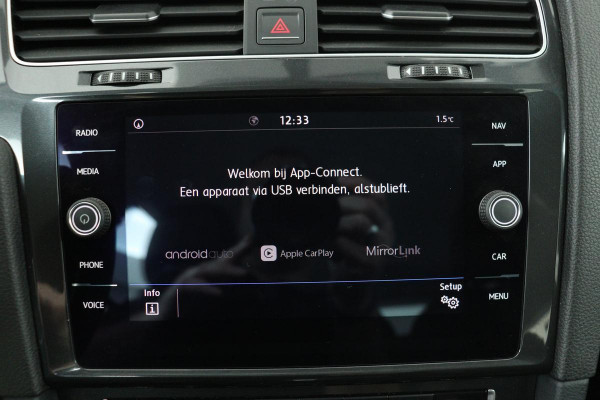 Volkswagen Golf 1.5 TSI Comfortline Business | Stoelverwarming | Trekhaak | Carplay | Massage | Adaptive cruise | Navigatie | Alcantara | Climate control | PDC | Bluetooth