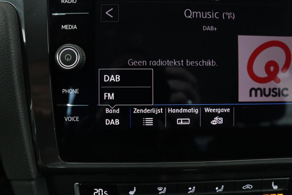 Volkswagen Golf 1.5 TSI Comfortline Business | Stoelverwarming | Trekhaak | Carplay | Massage | Adaptive cruise | Navigatie | Alcantara | Climate control | PDC | Bluetooth