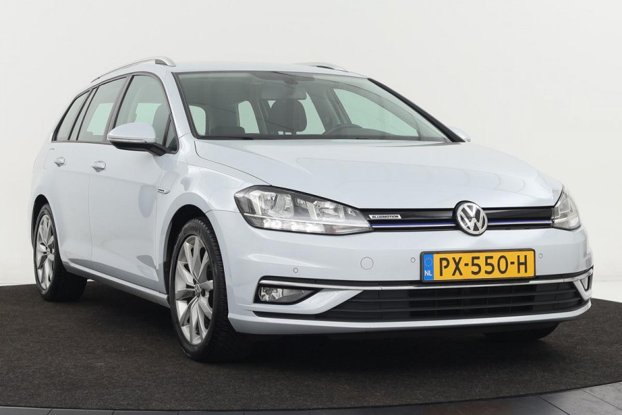 Volkswagen Golf 1.5 TSI Comfortline Business | Stoelverwarming | Trekhaak | Carplay | Massage | Adaptive cruise | Navigatie | Alcantara | Climate control | PDC | Bluetooth