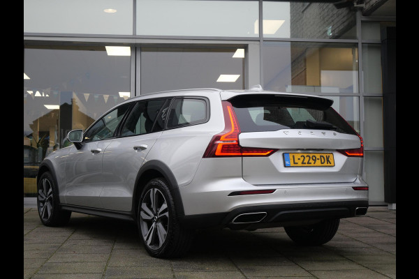 Volvo V60 Cross Country 2.0 B5 AWD Pro | Leder | Adapt. Cruise | CarPlay | Navi | Clima | Elek. stoelen + geheugen | 19'' LM | Camera