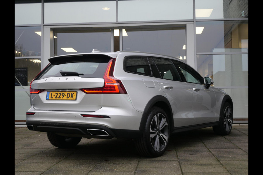 Volvo V60 Cross Country 2.0 B5 AWD Pro | Leder | Adapt. Cruise | CarPlay | Navi | Clima | Elek. stoelen + geheugen | 19'' LM | Camera