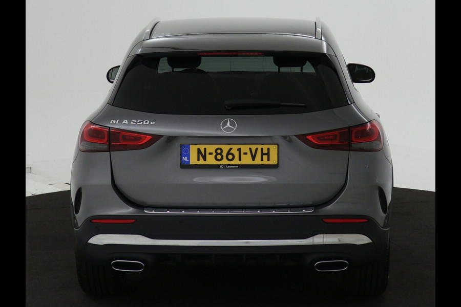 Mercedes-Benz GLA 250 e Business Solution AMG Limited | Lichtmetalen velgen | MBUX wide screen | Parking support | Navigatie | Inclusief 24 maanden MB Certified garantie voor Europa.