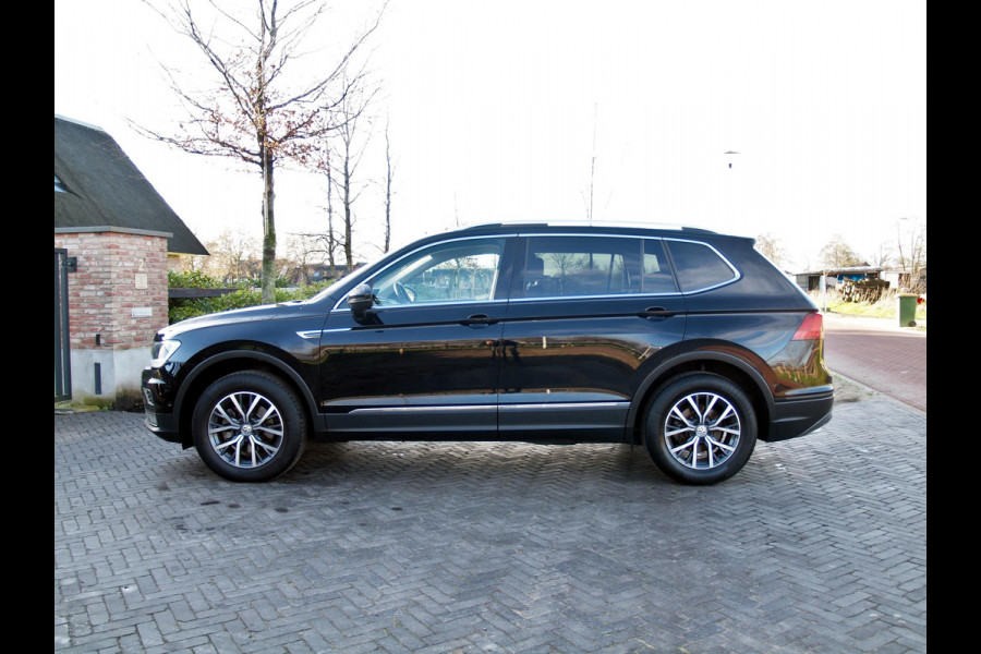 Volkswagen Tiguan Allspace 1.5 TSI Comfortline Business | Panormadak | Camera | Trekhaak | Cruise Control | Apple Carplay |