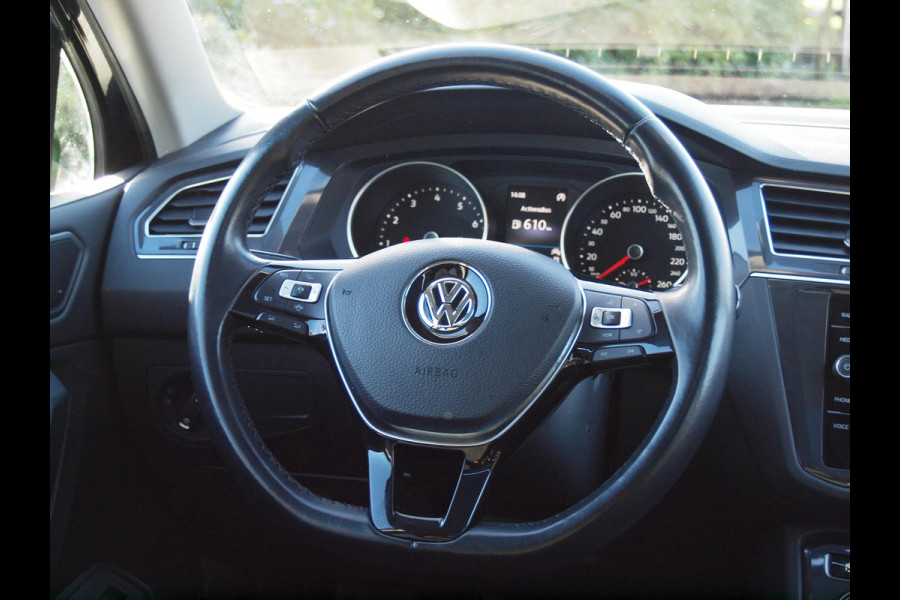 Volkswagen Tiguan Allspace 1.5 TSI Comfortline Business | Panormadak | Camera | Trekhaak | Cruise Control | Apple Carplay |