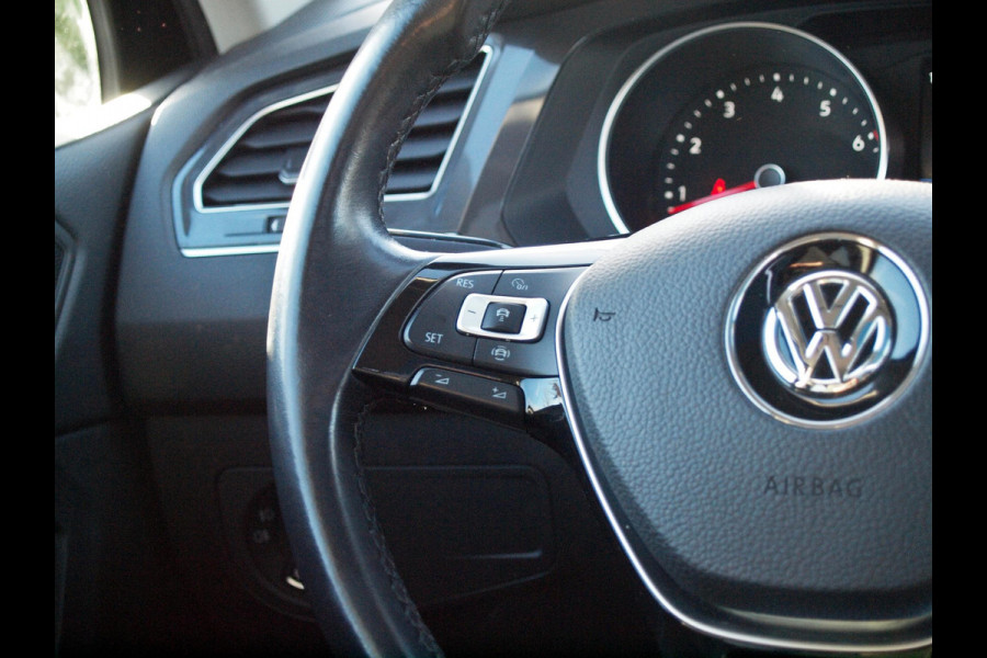 Volkswagen Tiguan Allspace 1.5 TSI Comfortline Business | Panormadak | Camera | Trekhaak | Cruise Control | Apple Carplay |