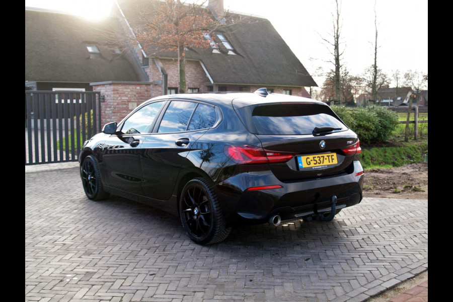 BMW 1-serie 118i Executive Edition | 18 Inch | Apple Carplay | Trekhaak | Cruise Control | Virtual Cockpit |