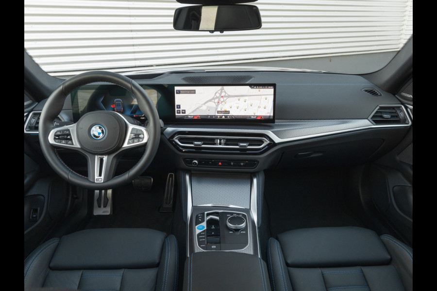 BMW i4 M50 M-Sport Pro - Dak - M-Sportzetels - Driving Ass Prof - Harman Kardon