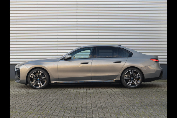 BMW i7 xDrive60 M-Sport Pro - Trekhaak - Stoelmassage + Ventilatie - Active Steering - Driving Ass Prof