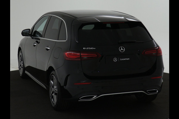 Mercedes-Benz B-Klasse 250 e Star Edition AMG Line | Dodehoekassistent | Keyless-Go comfortpakket | Parkeerpakket met achteruitrijcamera | USB-pakket plus | Sfeerverlichting | Verwarmde stoelen vooraan | EASY PACK achterklep |