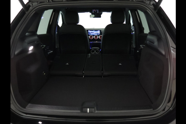 Mercedes-Benz B-Klasse 250 e Star Edition AMG Line | Dodehoekassistent | Keyless-Go comfortpakket | Parkeerpakket met achteruitrijcamera | USB-pakket plus | Sfeerverlichting | Verwarmde stoelen vooraan | EASY PACK achterklep |