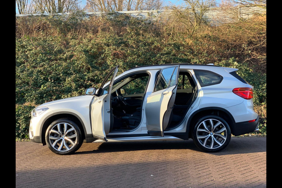 BMW X1 SDrive20i High Executive AUT|PANO|LEDER|NIEUWSTAAT|M|